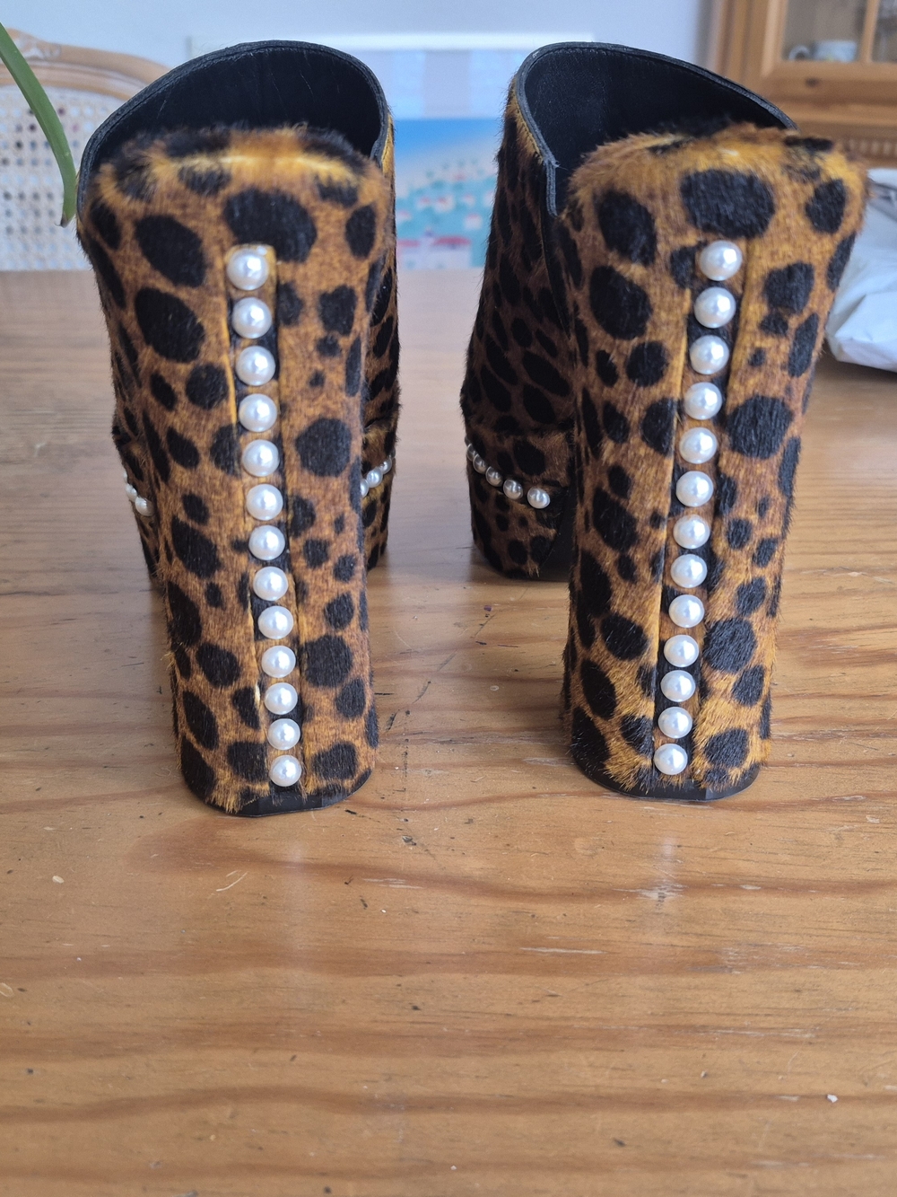 Nwt, Never Worn Stuart Weitzman Leopard Print Platform Pearl Trim Calfskin Slide - Picture 7 of 13